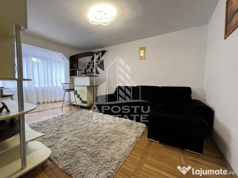 Apartament cu 3 camere, decomandat, etajul 1, zona Sagului