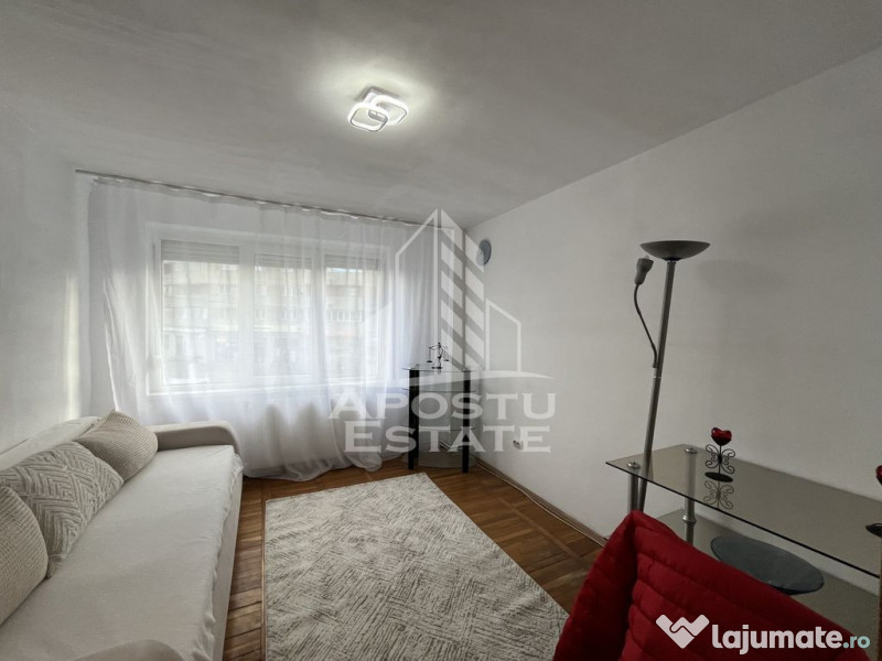 Apartament cu 3 camere, decomandat, etajul 1, zona Sagului