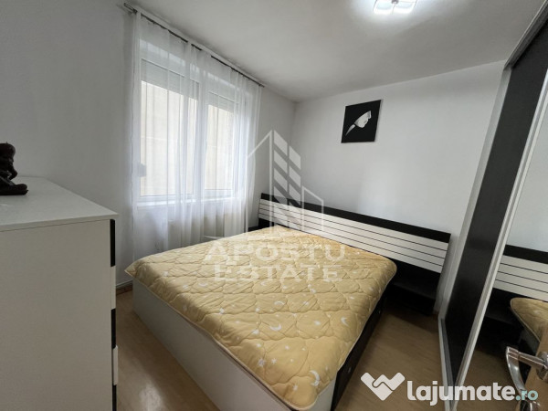 Apartament cu 3 camere, decomandat, etajul 1, zona Sagului