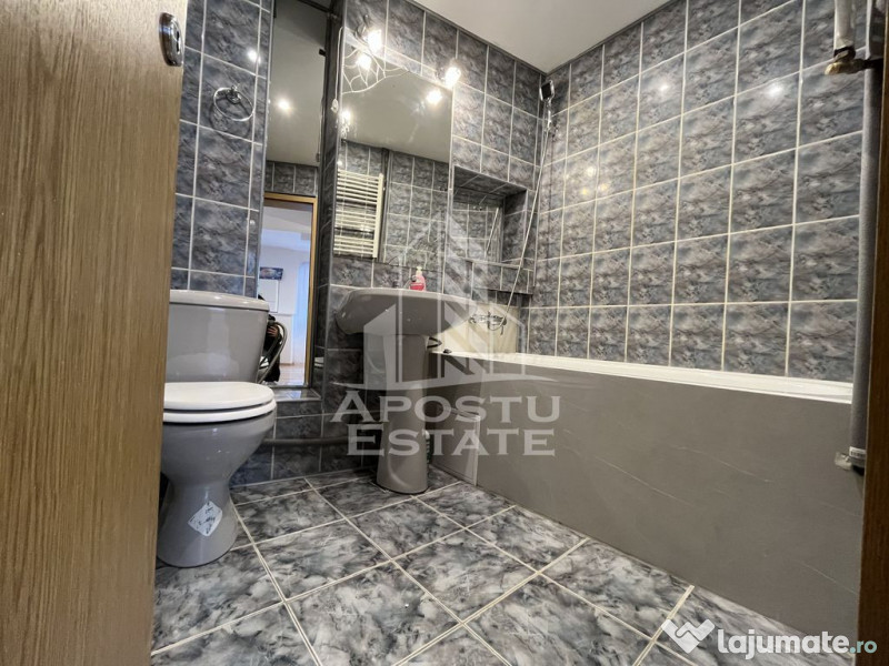 Apartament cu 3 camere, decomandat, etajul 1, zona Sagului