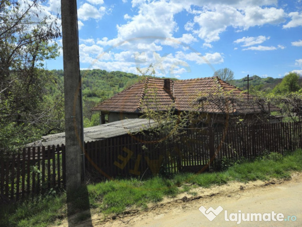 Teren 1200 mp + Casa - Comuna Arefu 