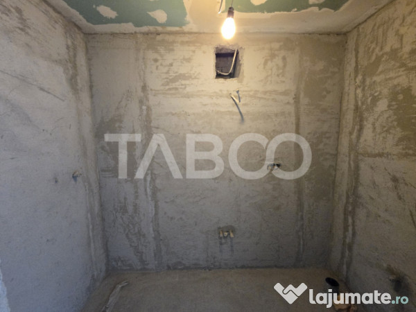 Apartament de vanzare decomandat 48mp 2 camere zona Turnisor 