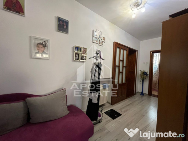 Casa individuala,3 camere, 2 bai, acces auto, garaj,teren...