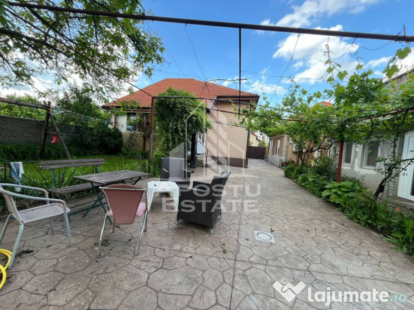 Casa individuala,3 camere, 2 bai, acces auto, garaj,teren...