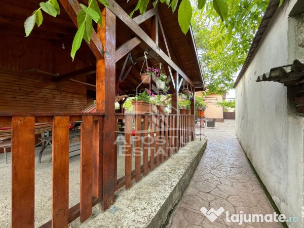 Casa individuala,3 camere, 2 bai, acces auto, garaj,teren...