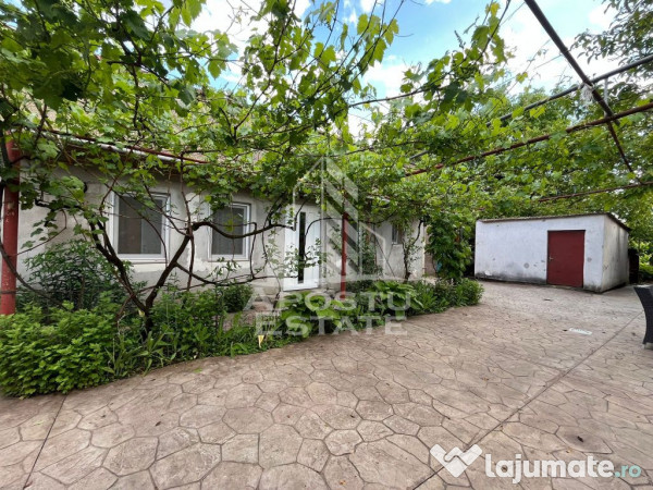 Casa individuala,3 camere, 2 bai, acces auto, garaj,teren...