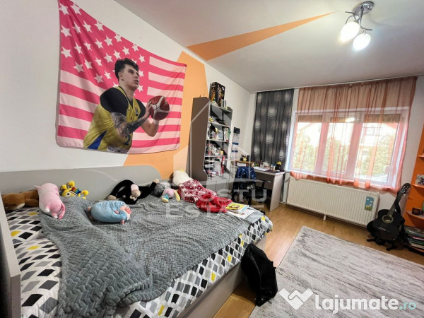 Casa individuala,3 camere, 2 bai, acces auto, garaj,teren...