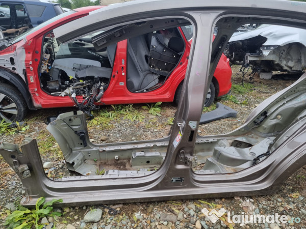 Prag stanga Volkswagen Golf 6 Plus 2012