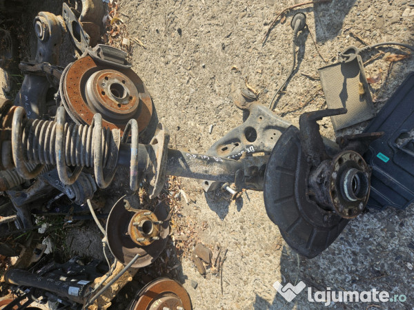 Fuzeta cu amortizor dreapta fata Volkswagen Golf 6 2014