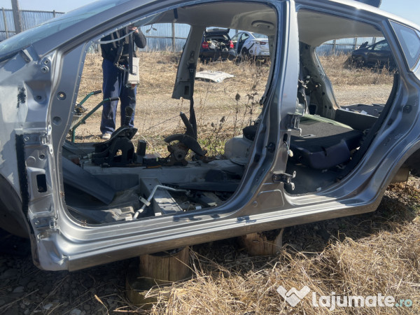 Prag stanga tabla Nissan Pulsar 2015