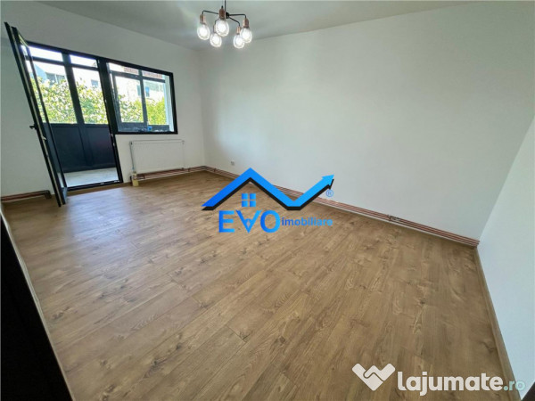 Apartament de cu 3 camere, decomandat, etaj intermediar, Da 