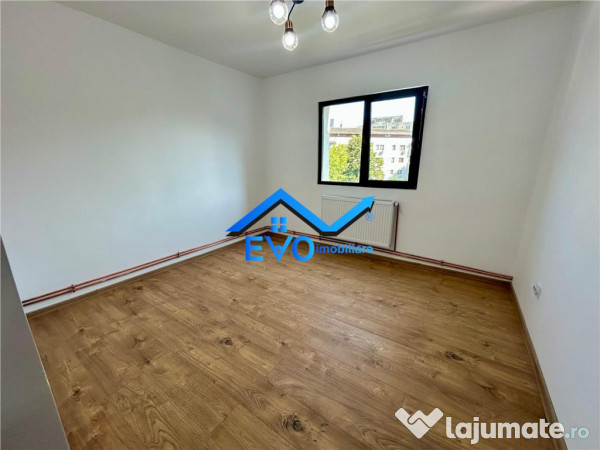 Apartament de cu 3 camere, decomandat, etaj intermediar, Da 