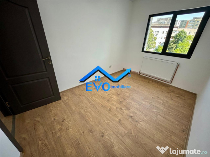 Apartament de cu 3 camere, decomandat, etaj intermediar, Da 