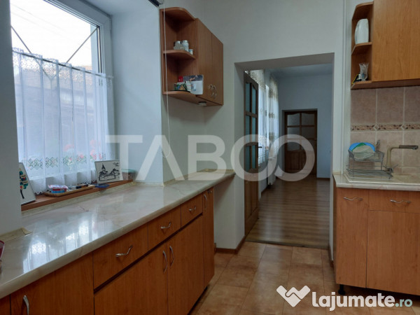 Casa 109 mp 4 camere pivnita terasa loc parcare curte comuna 