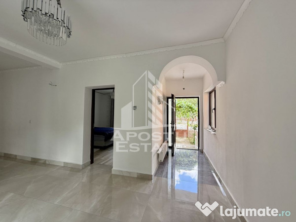 Casa individuala pe 2 fronturi stradale, renovata complet...