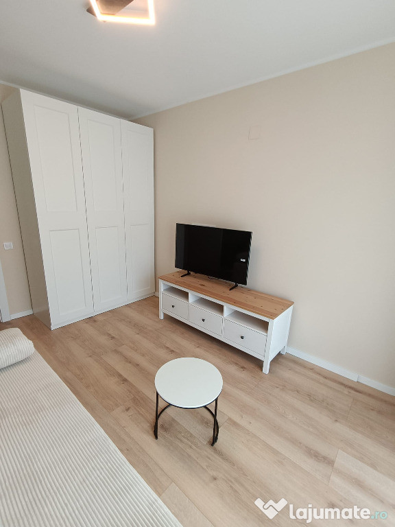 Apartament cu 3 camere, finisat,mobilat,utilat, zona Eroilor 