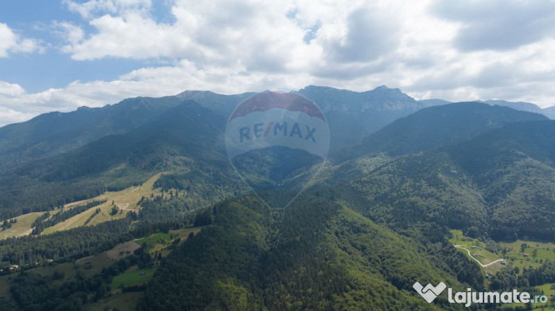 Teren Panoramic in Bran – Vedere spre Bucegi & Piatra C...