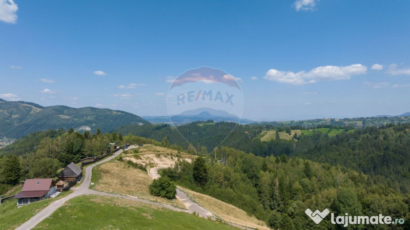 Teren Panoramic in Bran – Vedere spre Bucegi & Piatra C...