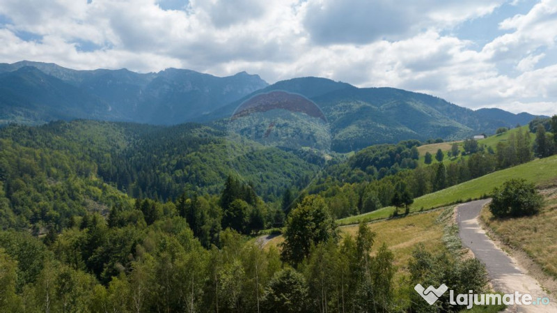 Teren Panoramic in Bran – Vedere spre Bucegi & Piatra C...