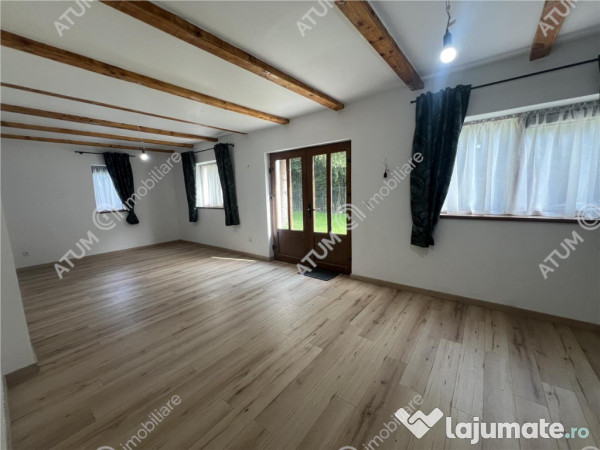 Cabana cu 7 camere 7 bai si teren 1000 mp in Avrig zona Mlac 