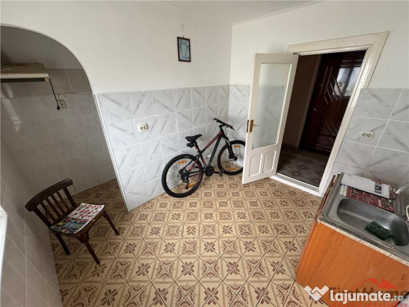 Apartament 3 camere, etaj 1 , 80mp in Campineanca 