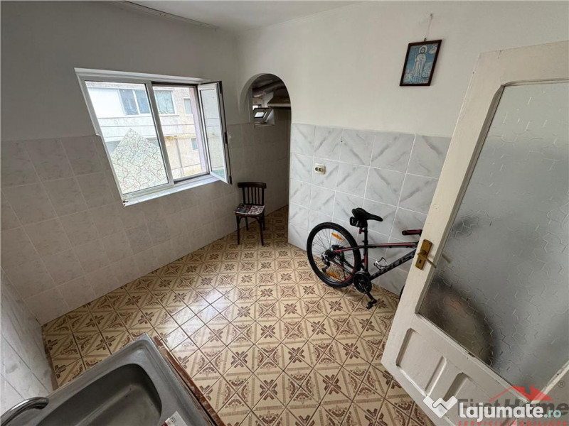 Apartament 3 camere, etaj 1 , 80mp in Campineanca 