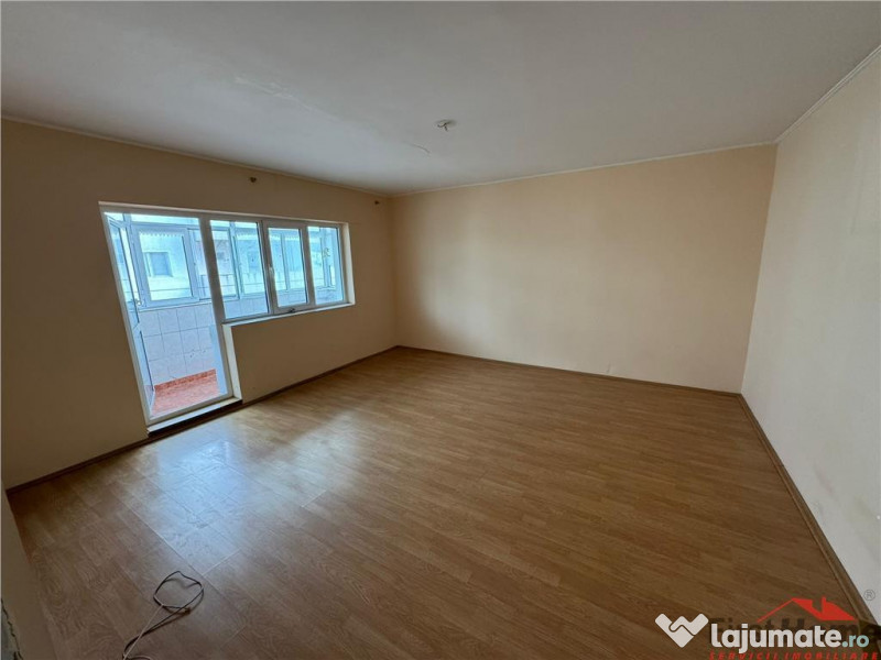 Apartament 3 camere, etaj 1 , 80mp in Campineanca 