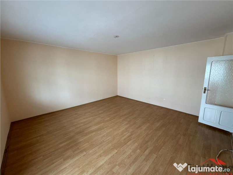 Apartament 3 camere, etaj 1 , 80mp in Campineanca 