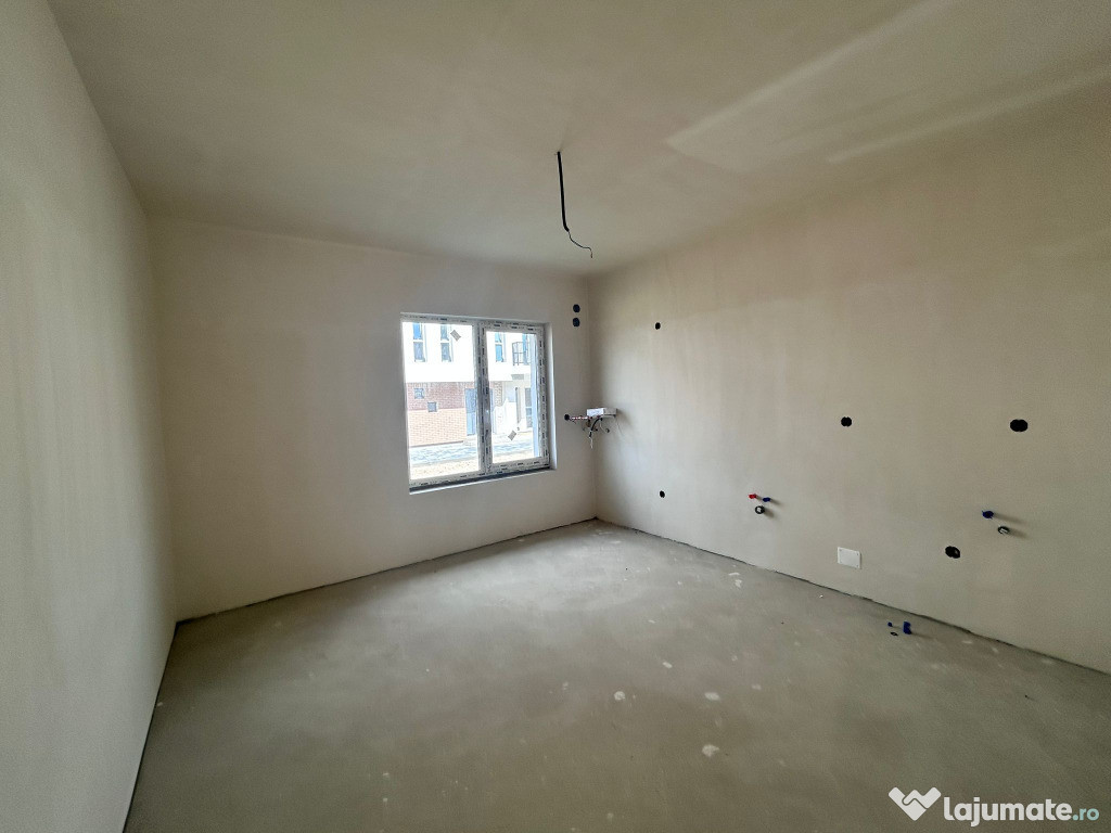 Casa tip Triplex de vanzare 