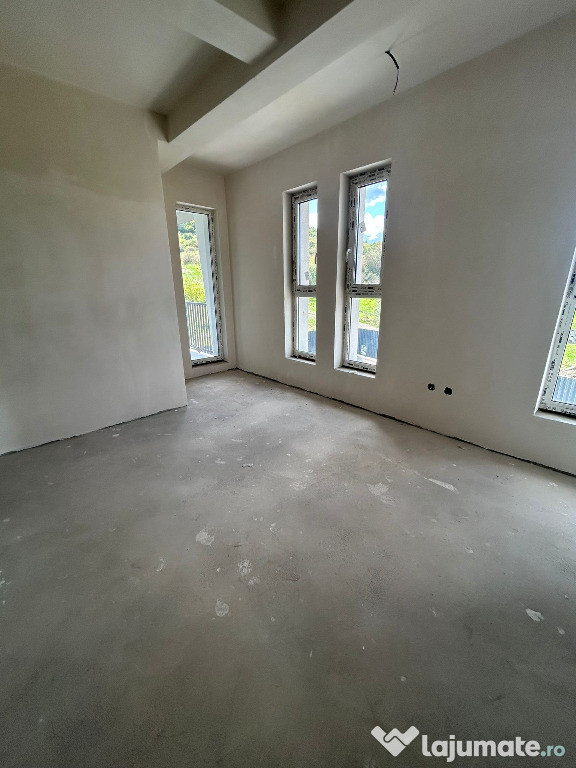 Casa tip Triplex de vanzare 