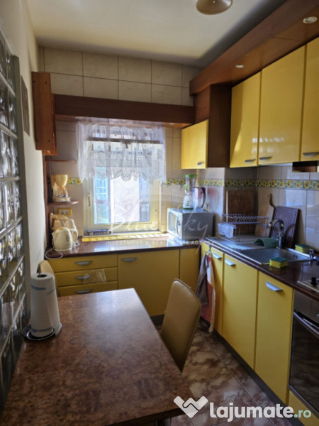 Apartament 3 camere, mobilat situat in Zona Capitol 