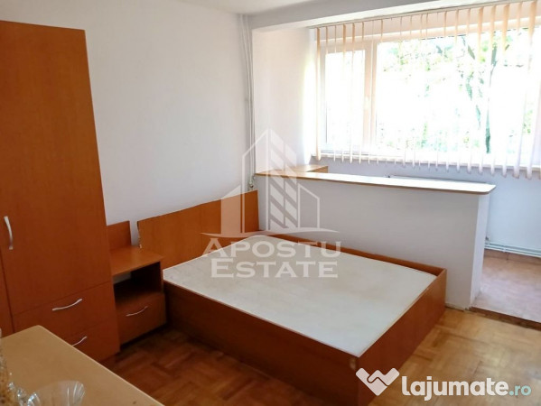 Apartament cu 3 camere, etajul 2 cu lift, zona Spitalului... 