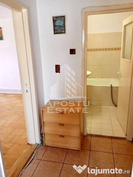 Apartament cu 3 camere, etajul 2 cu lift, zona Spitalului... 
