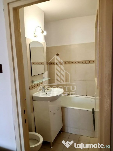 Apartament cu 3 camere, etajul 2 cu lift, zona Spitalului... 