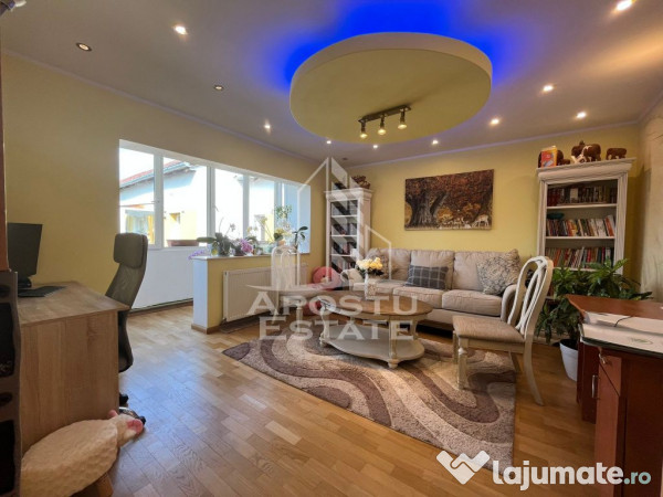 Apartament cu 3 camere, decomandat, centrala proprie, zon...