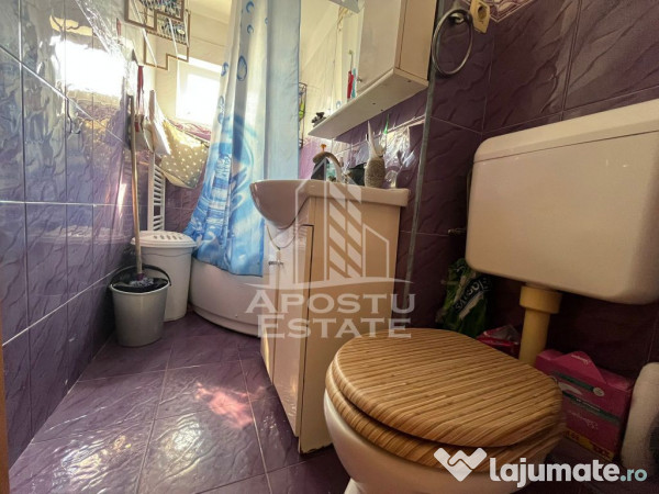 Apartament cu 3 camere, decomandat, centrala proprie, zon...