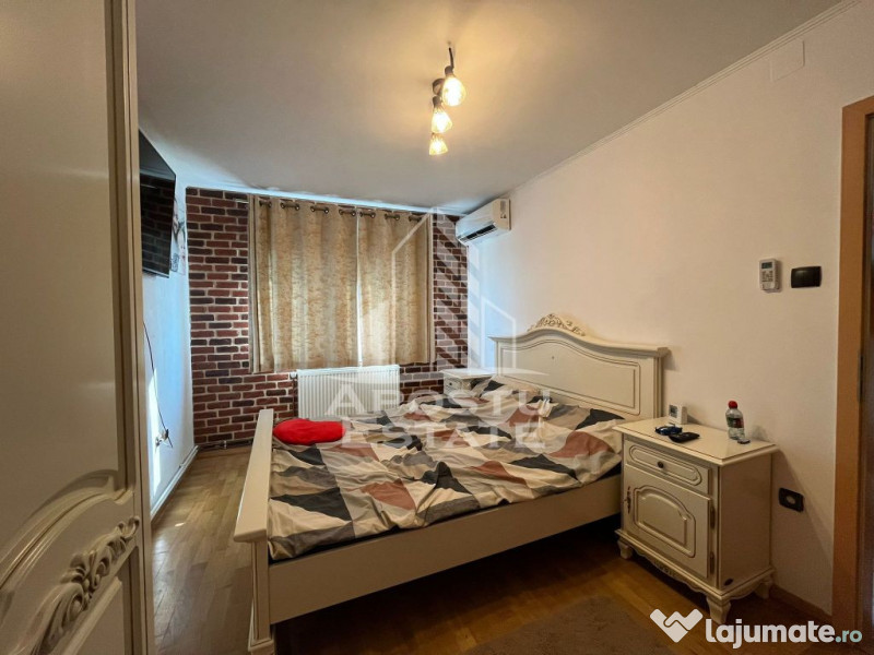 Apartament cu 3 camere, decomandat, centrala proprie, zon...