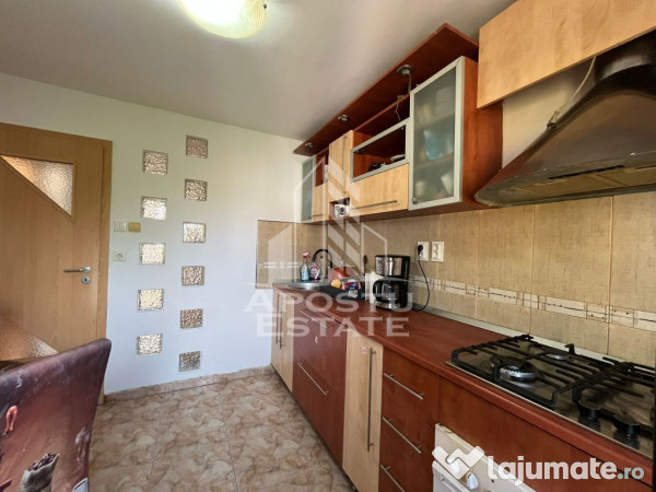 Apartament cu 3 camere, decomandat, centrala proprie, zon...