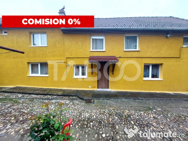 Casa in zona centrala 5 camere 2 bucatarii 3 bai curte comun 