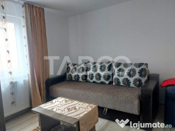 Casa in zona centrala 5 camere 2 bucatarii 3 bai curte comun 