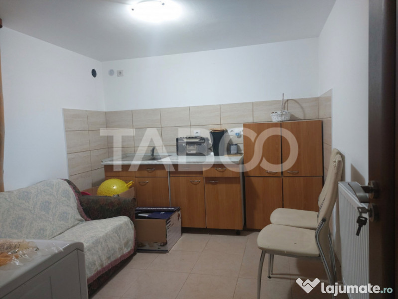 Casa in zona centrala 5 camere 2 bucatarii 3 bai curte comun 