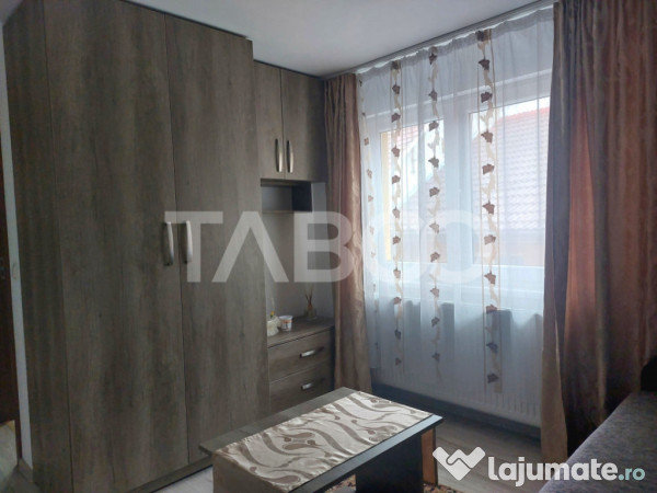 Casa in zona centrala 5 camere 2 bucatarii 3 bai curte comun 