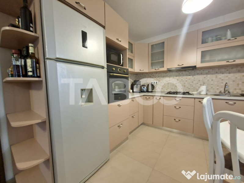 Apartament 3 camere de vanzare balcon terasa pivnita Arhitec