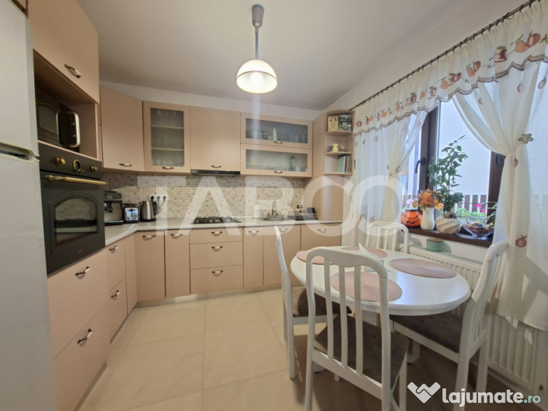 Apartament 3 camere de vanzare balcon terasa pivnita Arhitec