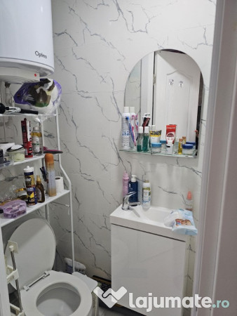 Cameră de cămin cu baie proprie in spate la Jumbo