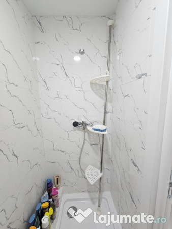 Cameră de cămin cu baie proprie in spate la Jumbo