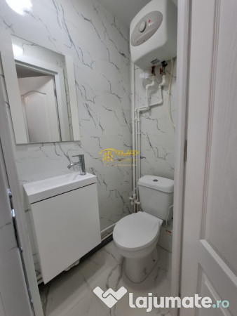 Cameră de cămin cu baie proprie in spate la Jumbo