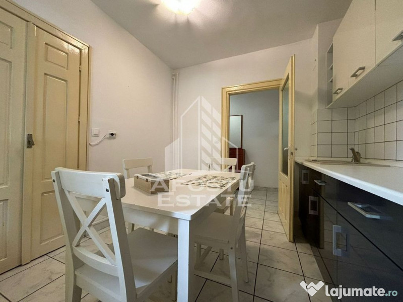 Apartament cu 2 camere, semidecomandat, bloc 2002,central...