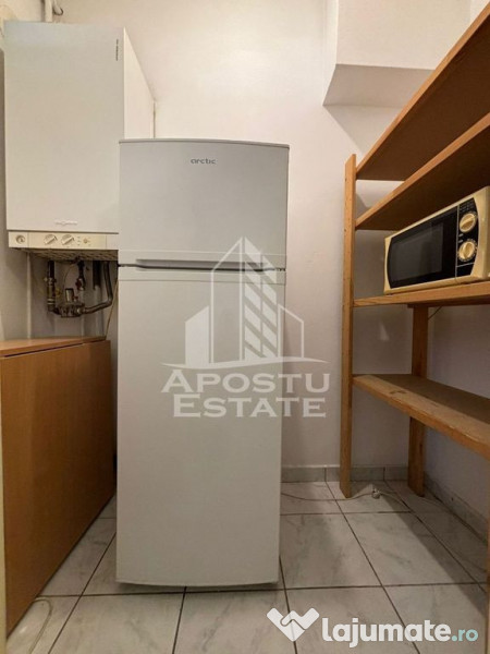 Apartament cu 2 camere, semidecomandat, bloc 2002,central...