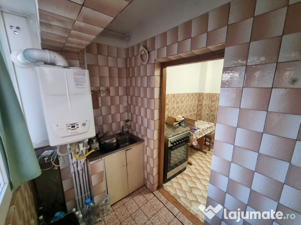 Casa de cultura-apartament 3 camere decomandat cu gaze